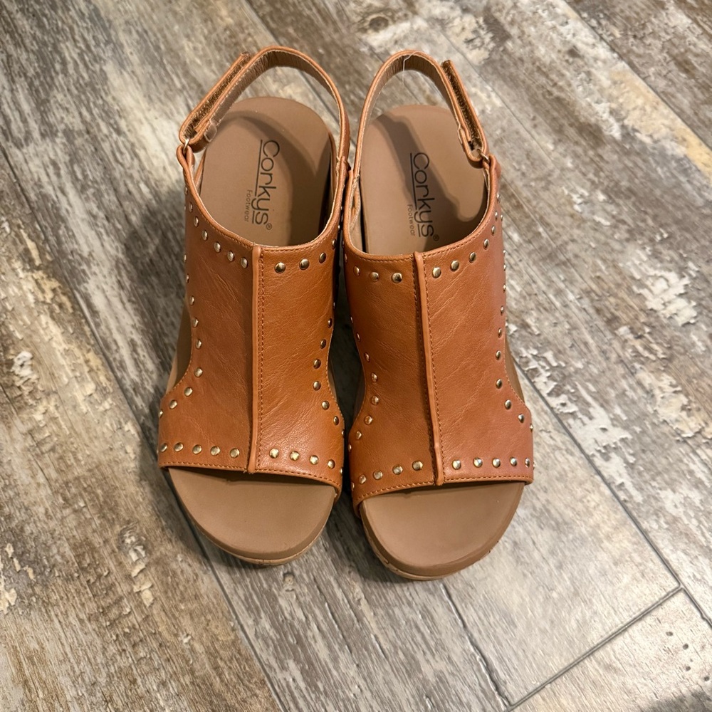 Corkys Carley Women’s Studded Wedge Sandals Size 8 - Cognac - Picture 2 of 4